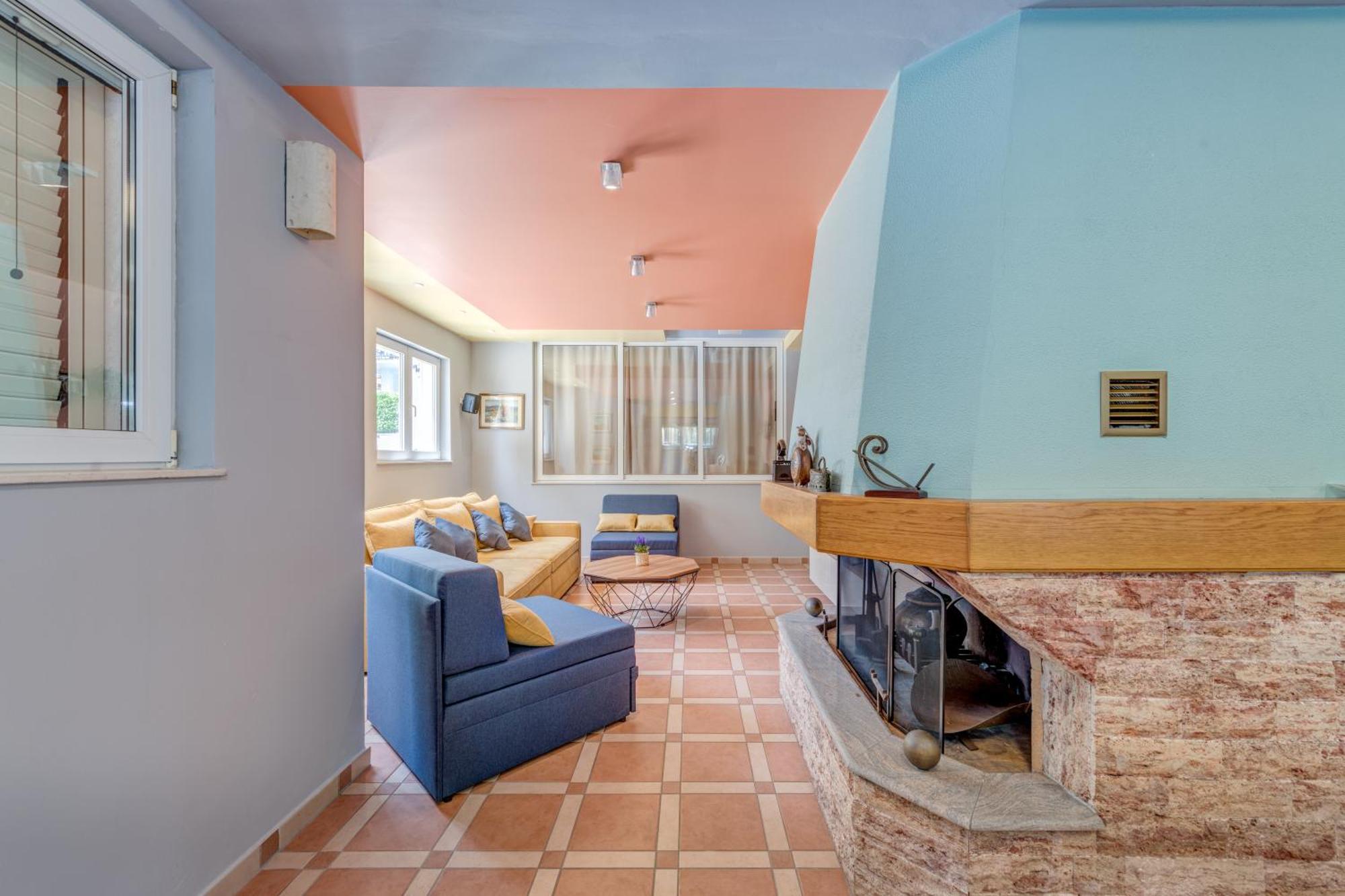 Blue Dolphin Apartment - Private Indoor Pool, Jacuzzi, Garden Split Exterior foto
