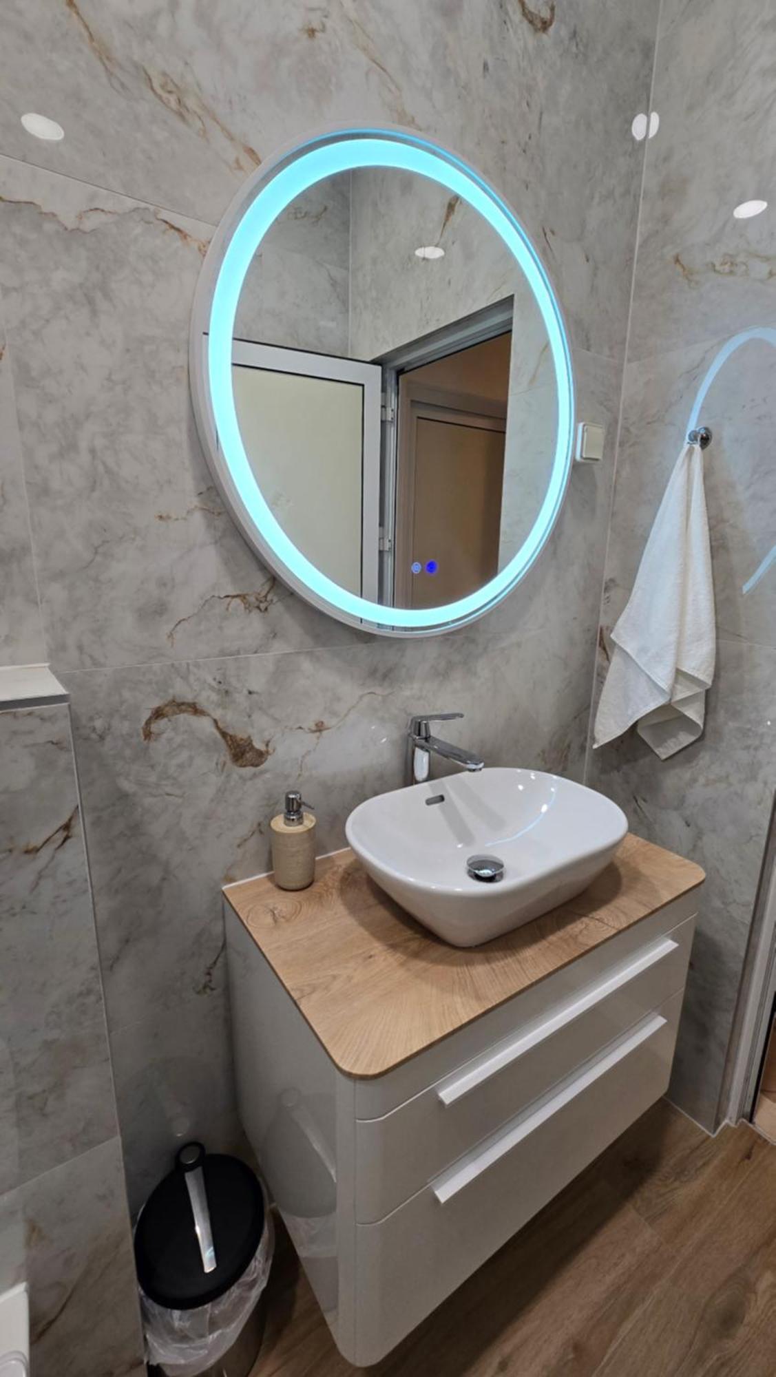 Blue Dolphin Apartment - Private Indoor Pool, Jacuzzi, Garden Split Exterior foto