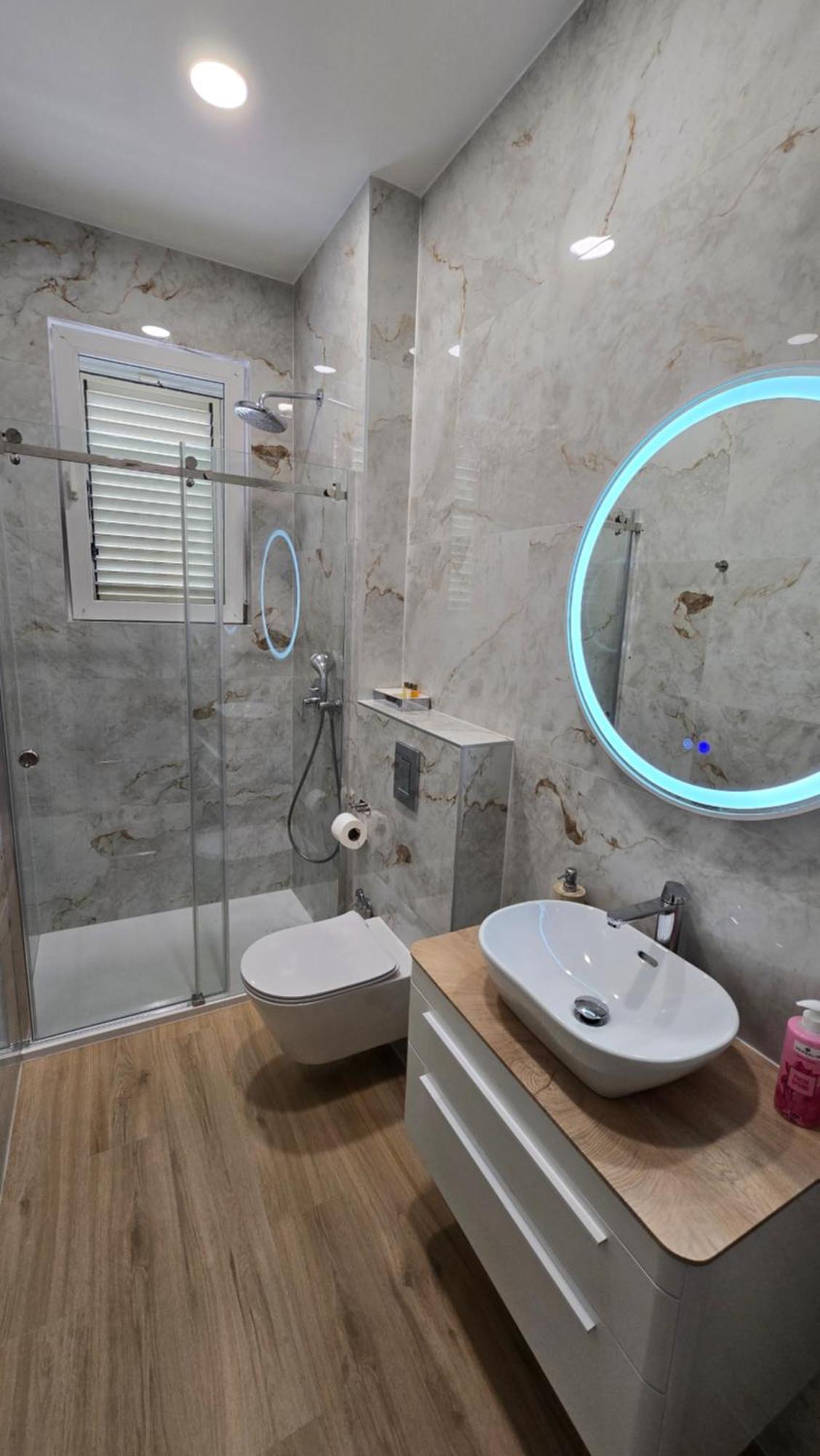 Blue Dolphin Apartment - Private Indoor Pool, Jacuzzi, Garden Split Exterior foto